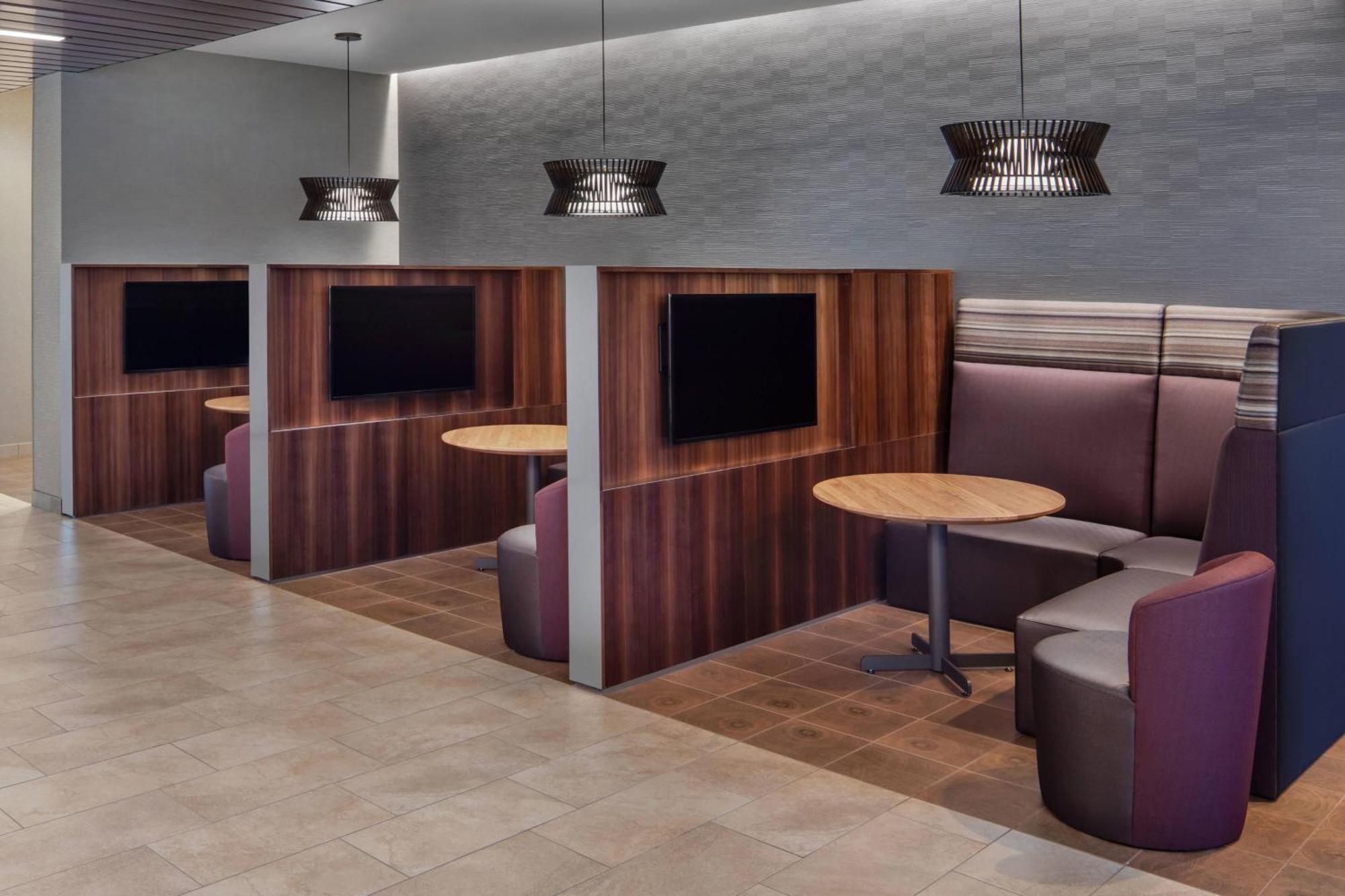 Courtyard By Marriott Wayne Fairfield Exterior foto