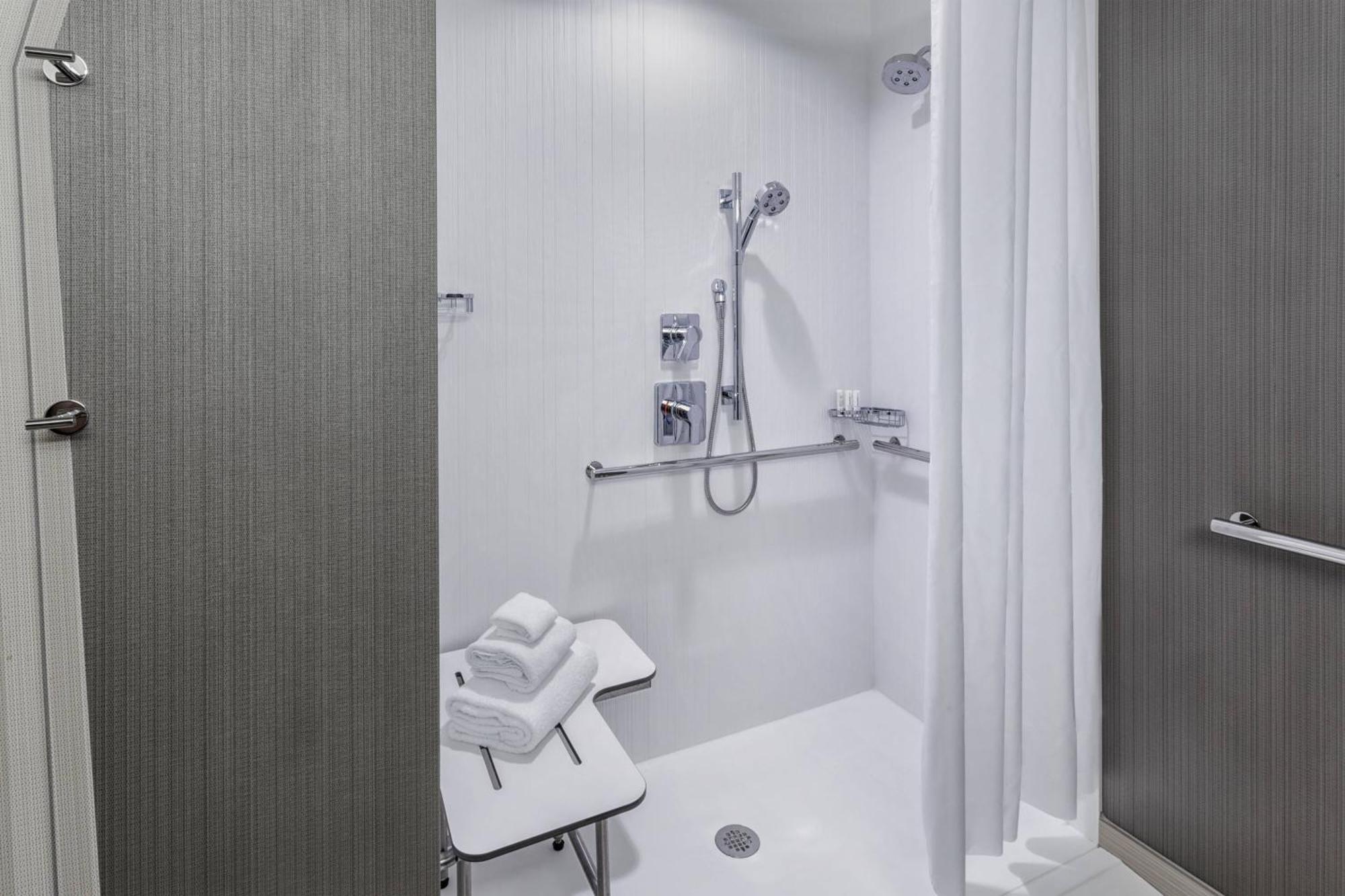 Courtyard By Marriott Wayne Fairfield Exterior foto